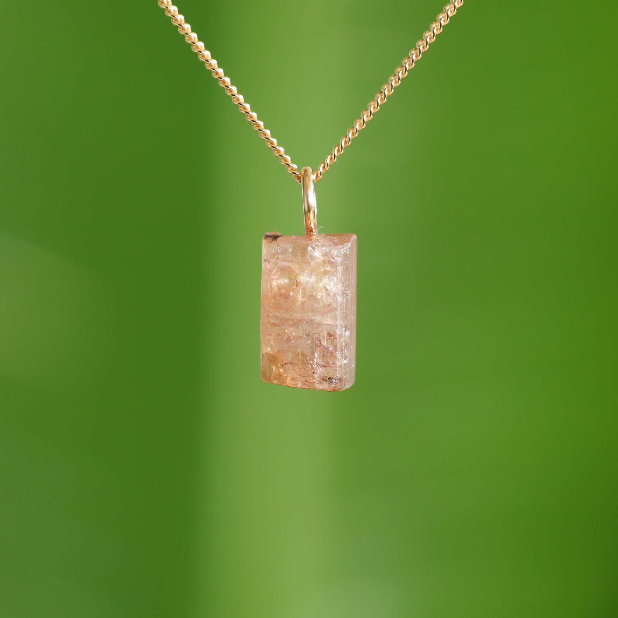 Rode edelsteen - handgemaakte sieraden - Monos edelstenen sieraden