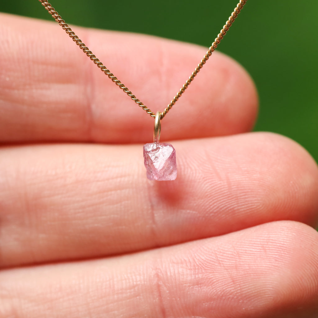 Ruwe Spinel - klein