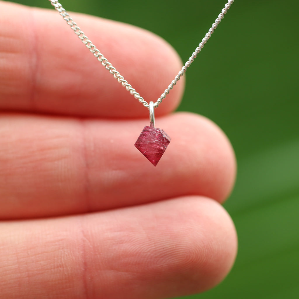 Ruwe Spinel - klein