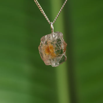 Ruwe blauwe spinel hanger