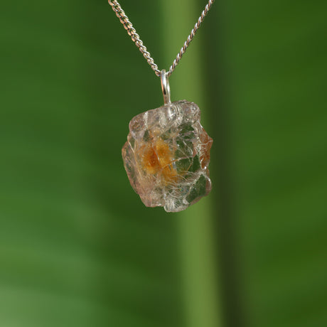 Ruwe blauwe spinel hanger