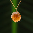 Ruwe hessoniet granaat hanger