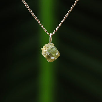 Ruwe groene granaat hanger