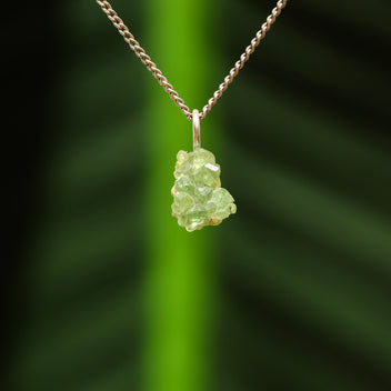 Ruwe groene granaat hanger