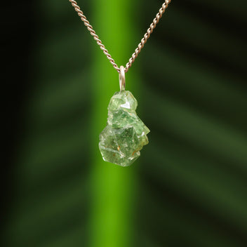 Ruwe groene granaat hanger
