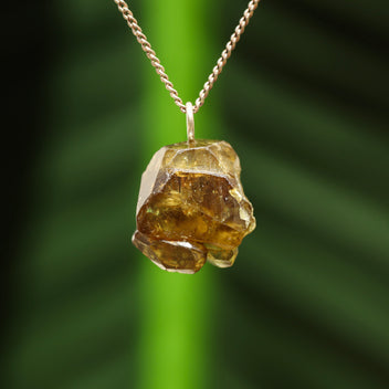 Ruwe groene granaat hanger