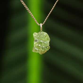 Ruwe groene granaat hanger