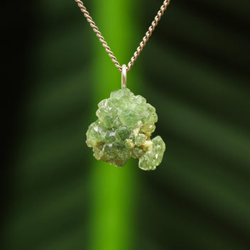 Ruwe groene granaat hanger