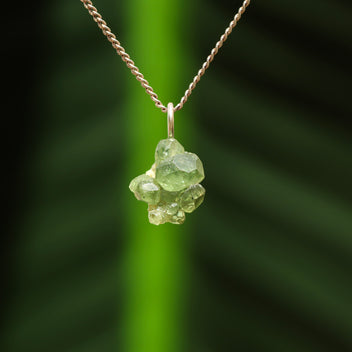 Ruwe groene granaat hanger