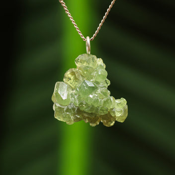 Ruwe groene granaat hanger