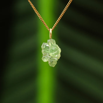 Ruwe groene granaat hanger
