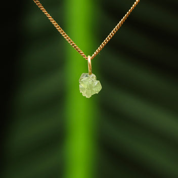 Ruwe groene granaat hanger