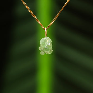 Ruwe groene granaat hanger