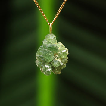 Ruwe groene granaat hanger
