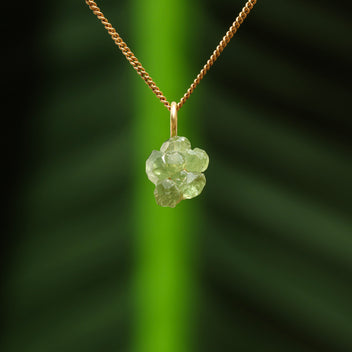 Ruwe groene granaat hanger