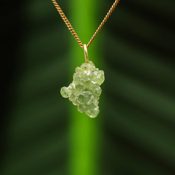 Ruwe groene granaat hanger
