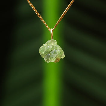 Ruwe groene granaat hanger