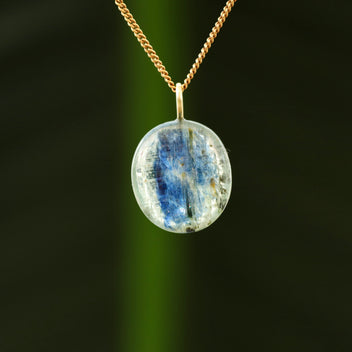 Kyaniet hanger, groen met blauw