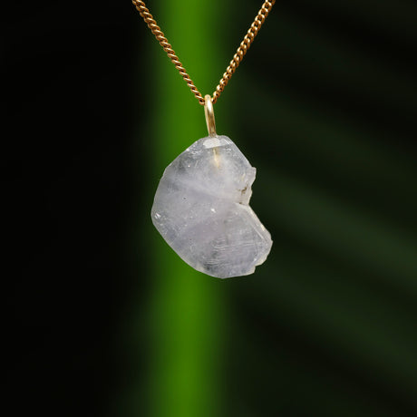 Paarse apatiet hanger