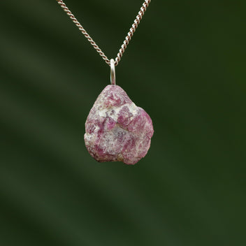 Ruwe Spinel