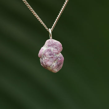 Ruwe Spinel