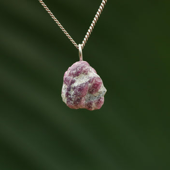 Ruwe Spinel