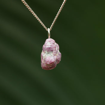 Ruwe Spinel