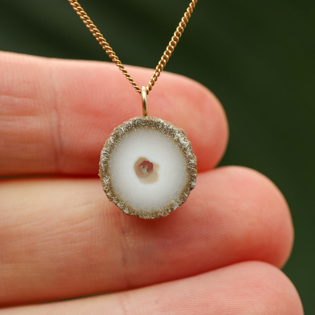 Chalcedoon met mosagaat stalactiet - India