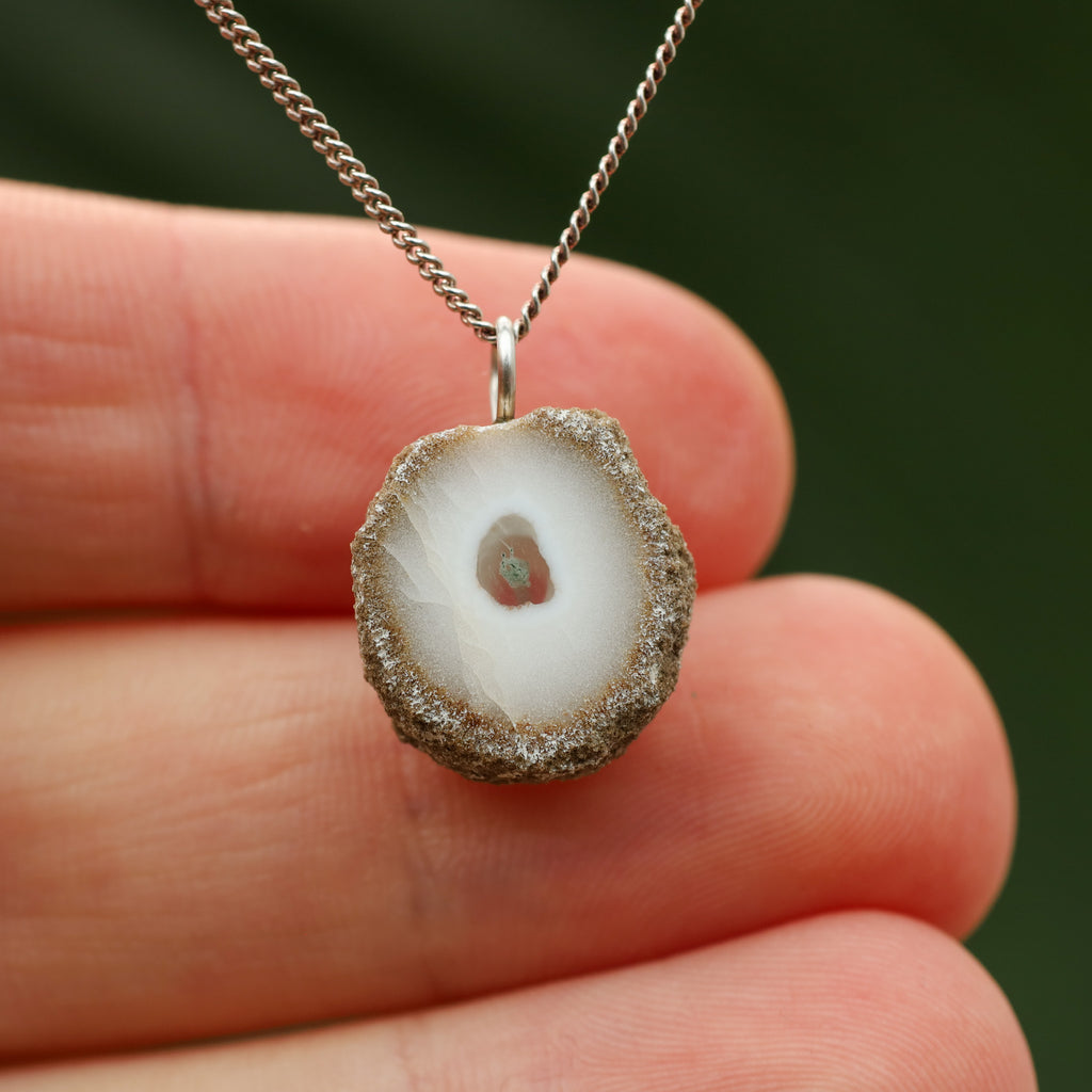 Chalcedoon met mosagaat stalactiet - India