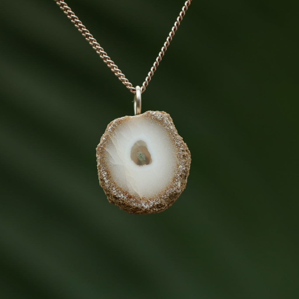 Chalcedoon met mosagaat stalactiet - India