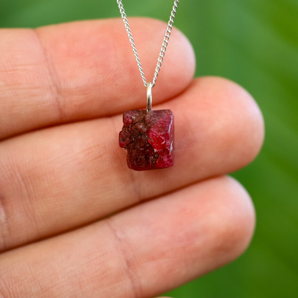 Spinel Hanger