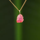 Ruwe spinel hanger