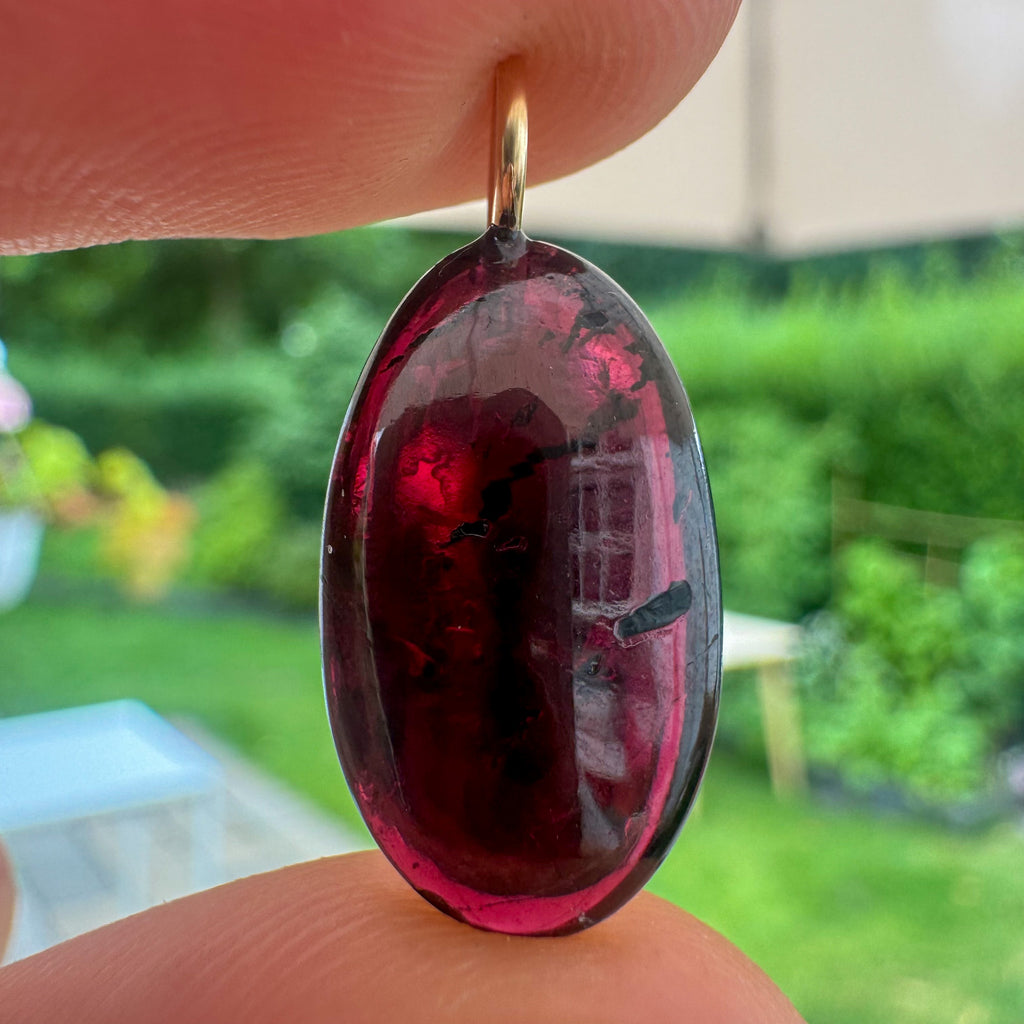 Rode Granaat - India