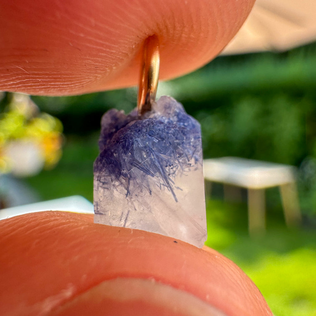 Ruwe Dumortieriet in kwarts