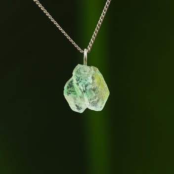 Ruwe groene fluoriet hanger