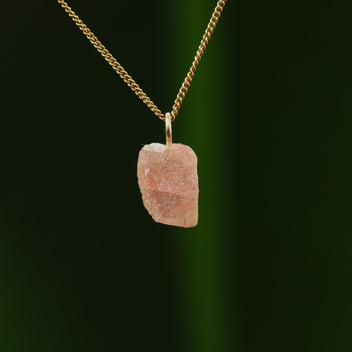 Ruwe roze fluoriet hanger