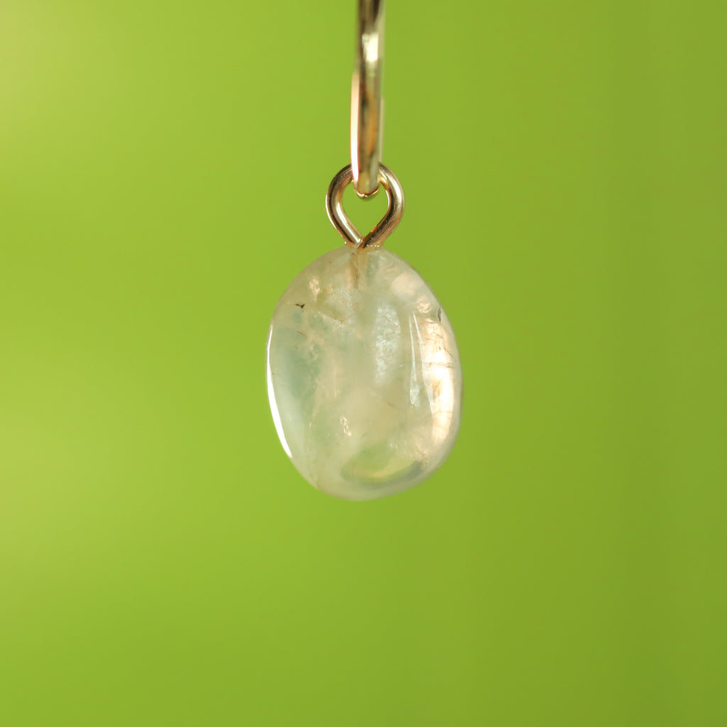 Prehniet oorringbedel