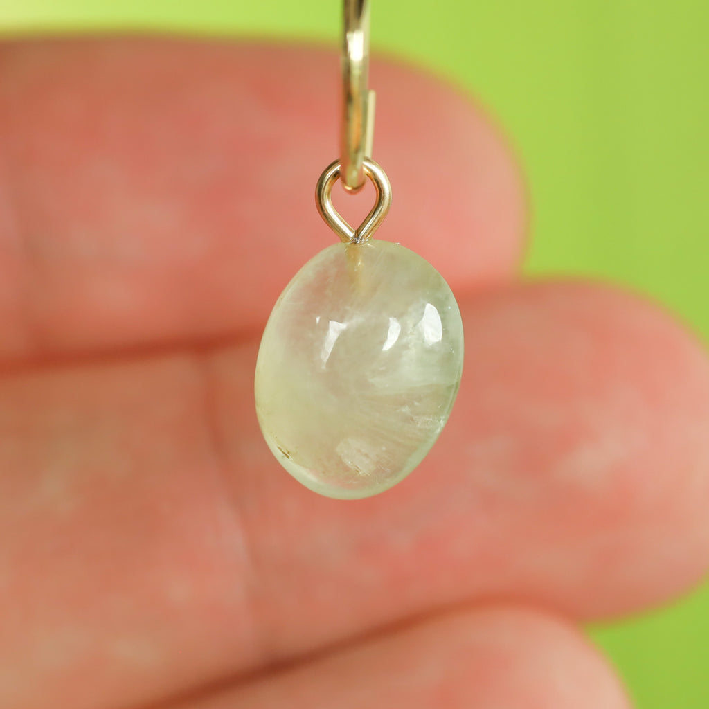 Prehniet oorringbedel