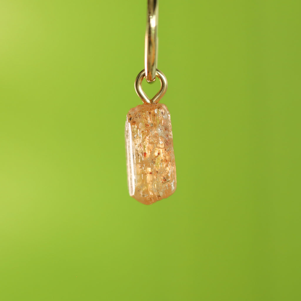 Goudtopaas oorringbedel