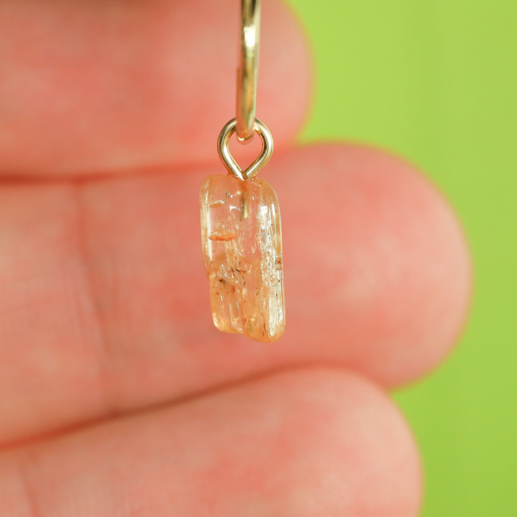 Goudtopaas oorringbedel