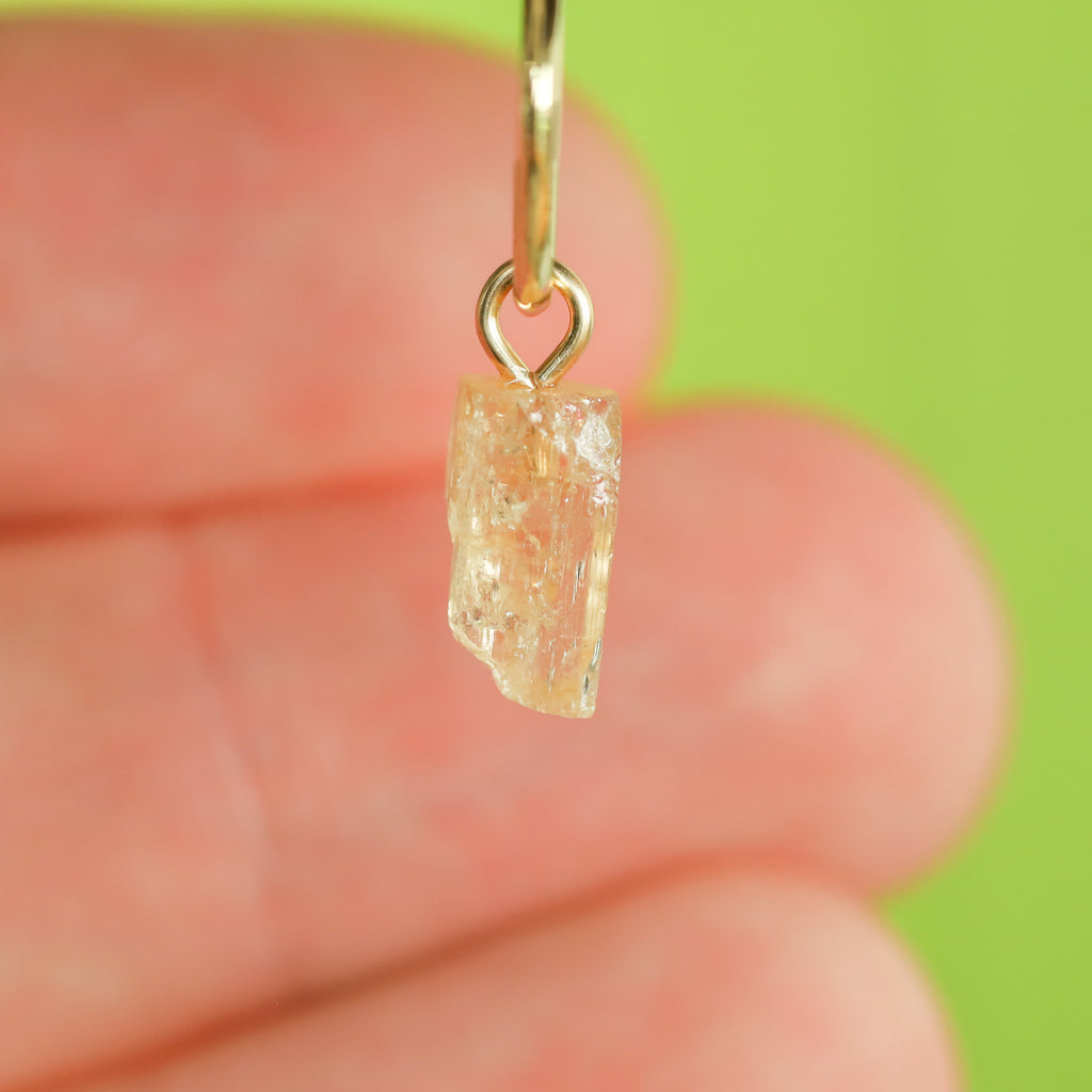 Goudtopaas oorringbedel