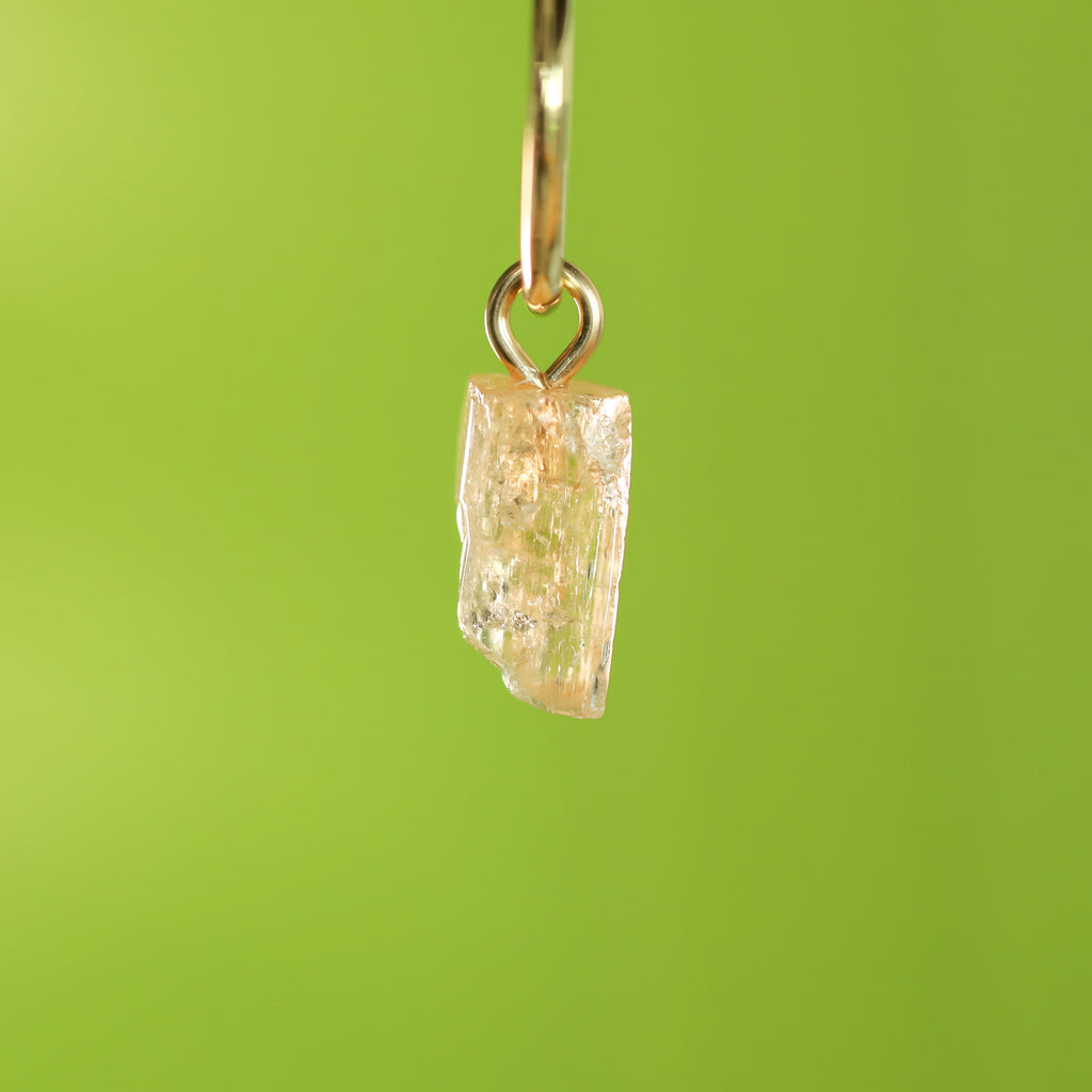 Goudtopaas oorringbedel