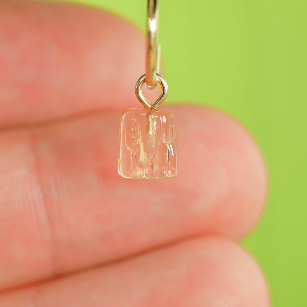 Goudtopaas oorringbedel