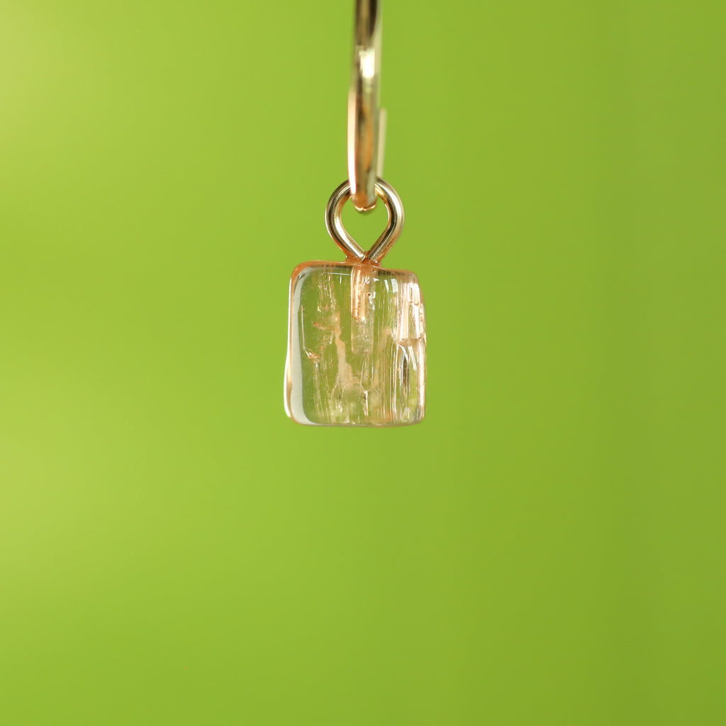 Goudtopaas oorringbedel