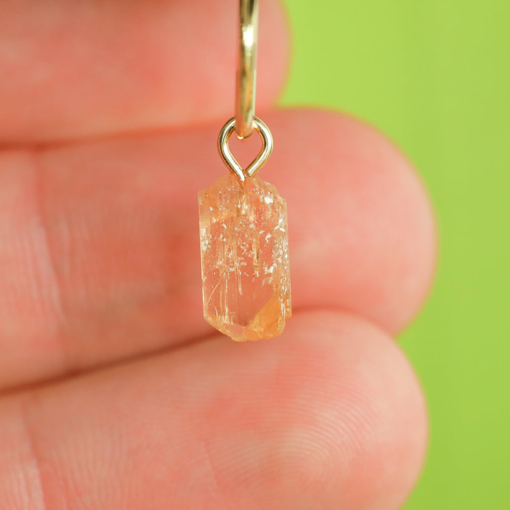 Goudtopaas oorringbedel