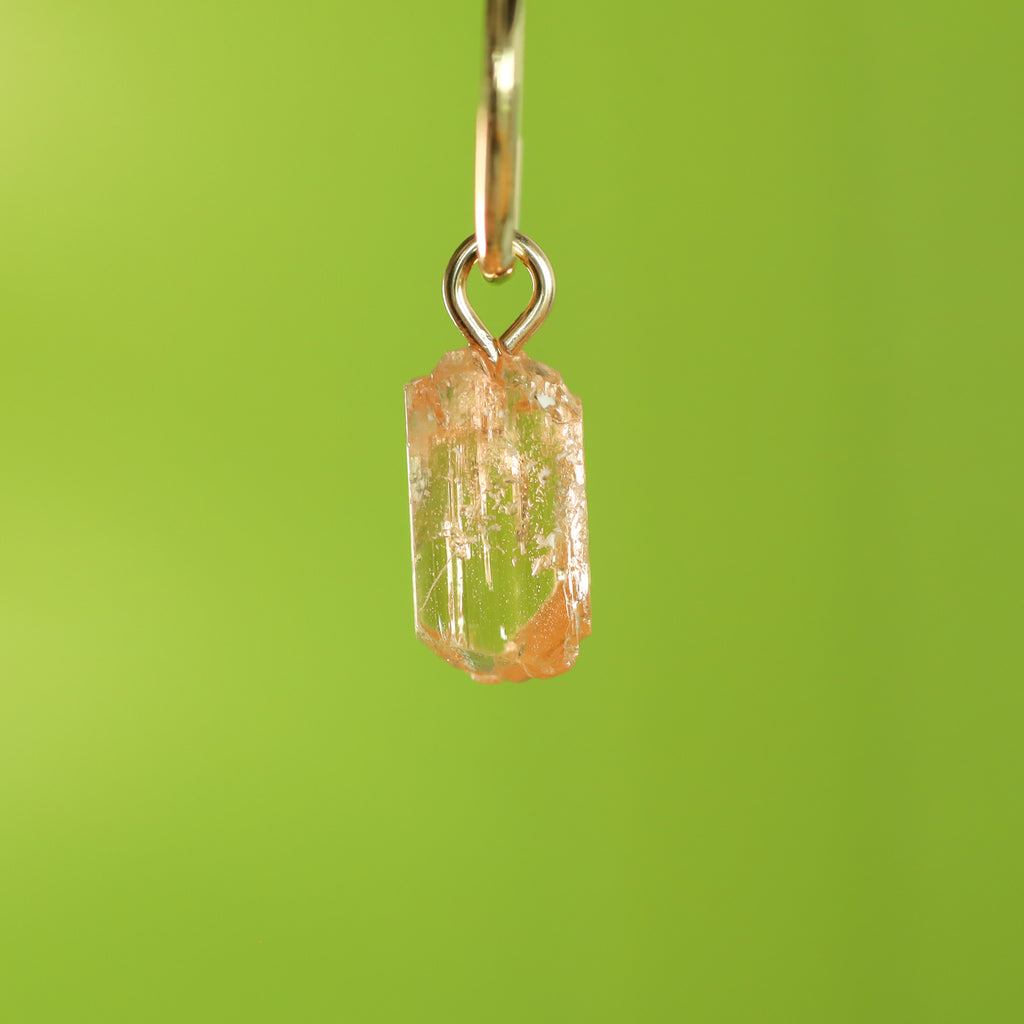 Goudtopaas oorringbedel