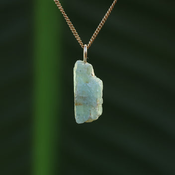 Ruwe groene kyaniet hanger