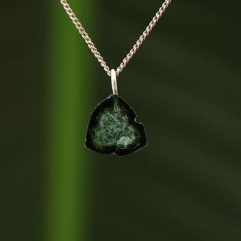 Groene toermalijn hanger