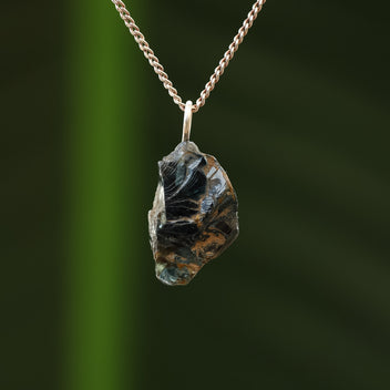 Ruwe blauwe spinel hanger