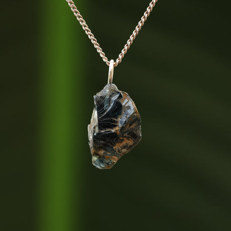 Ruwe blauwe spinel hanger